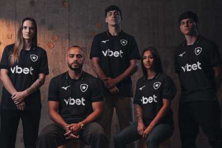 Botafogo lançou nova versão da camisa preta