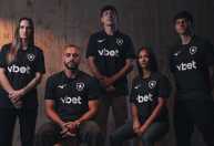 Botafogo lança uniforme inspirado no clube anterior à fusão; entenda