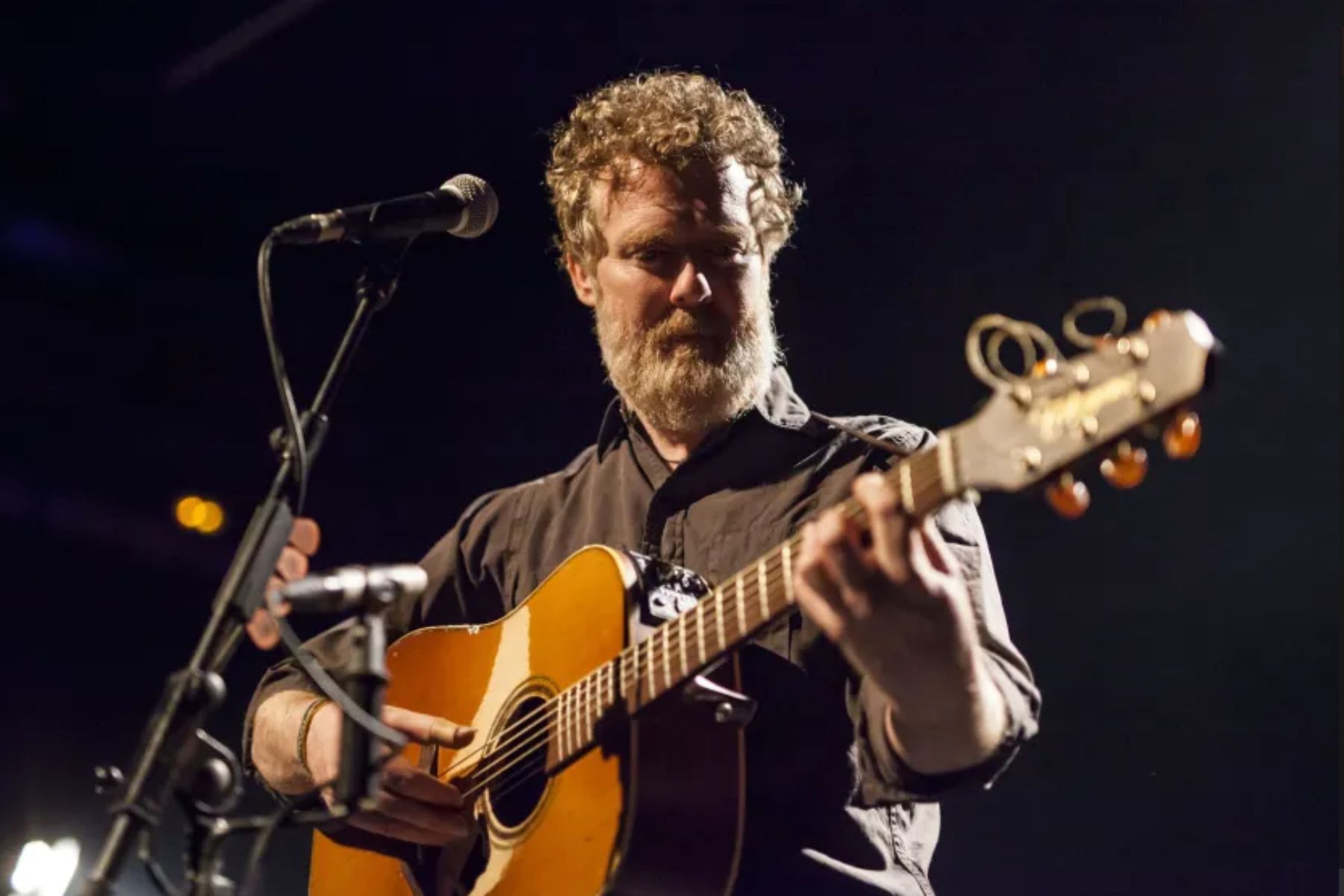 Glen Hansard, vencedor do Oscar, morre em acidente aos 56 anos