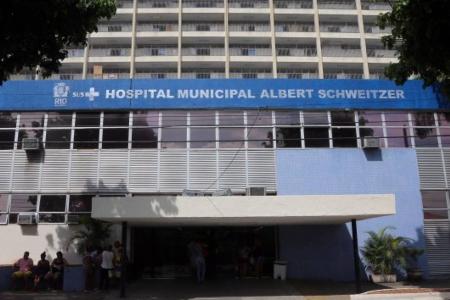 Carlos Alberto Freire Neto, de 35 anos, chegou a ser socorrido, em estado gravíssimo, e encaminhado ao Hospital Albert Schweitzer, mas não resistiu