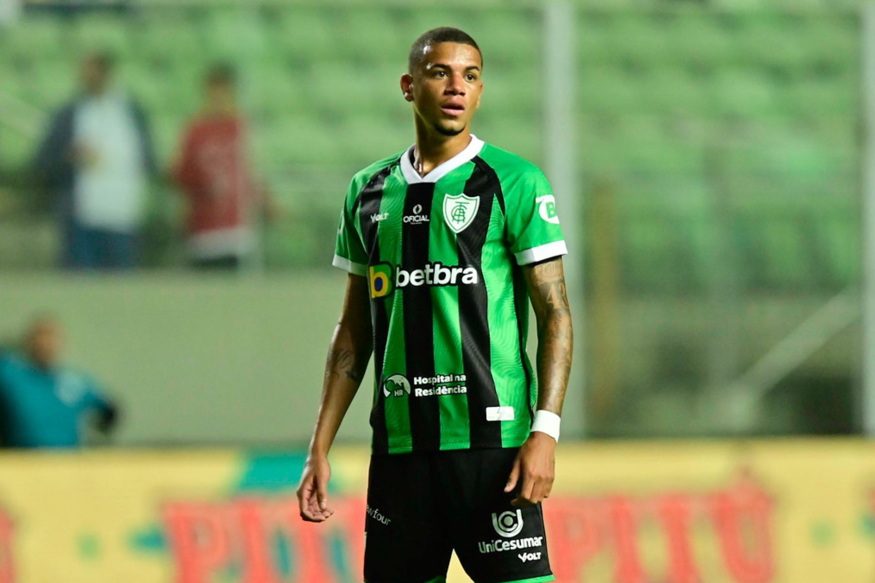 Presidente do América aponta novas saídas e revela busca por reforços