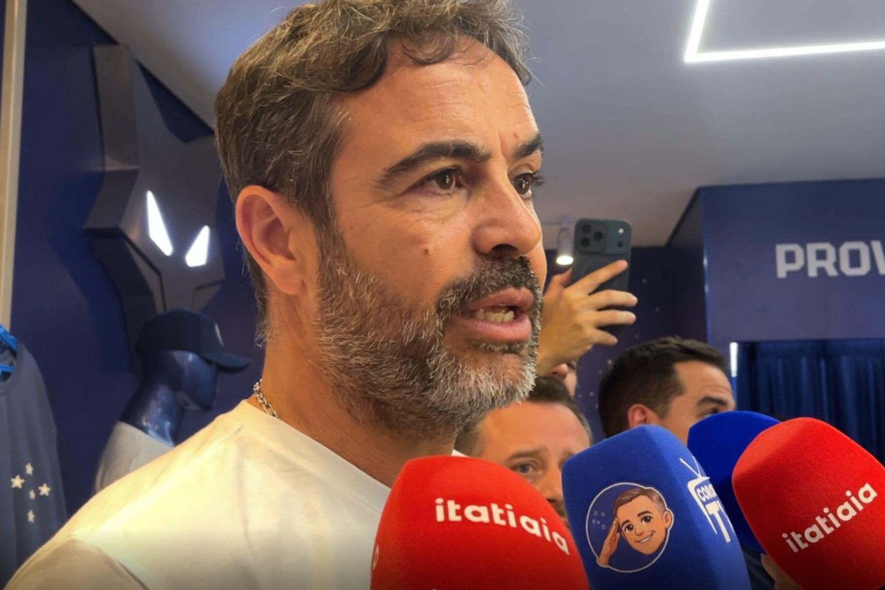 'Temos que ganhar': Artur Jorge cita títulos como grande meta do Cruzeiro