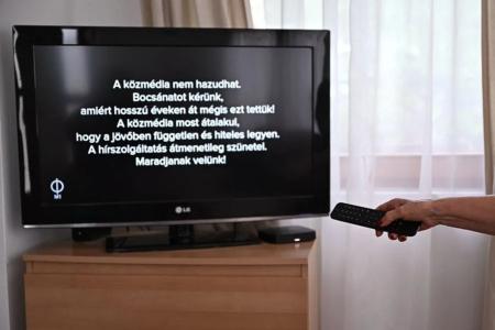 Mensagem exibida pelo canal M1, da emissora estatal da Hungria