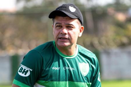 Umberto Louzer, treinador do América