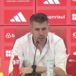 Técnico do Inter, Pezzolano exalta jogadores após empate com Flamengo