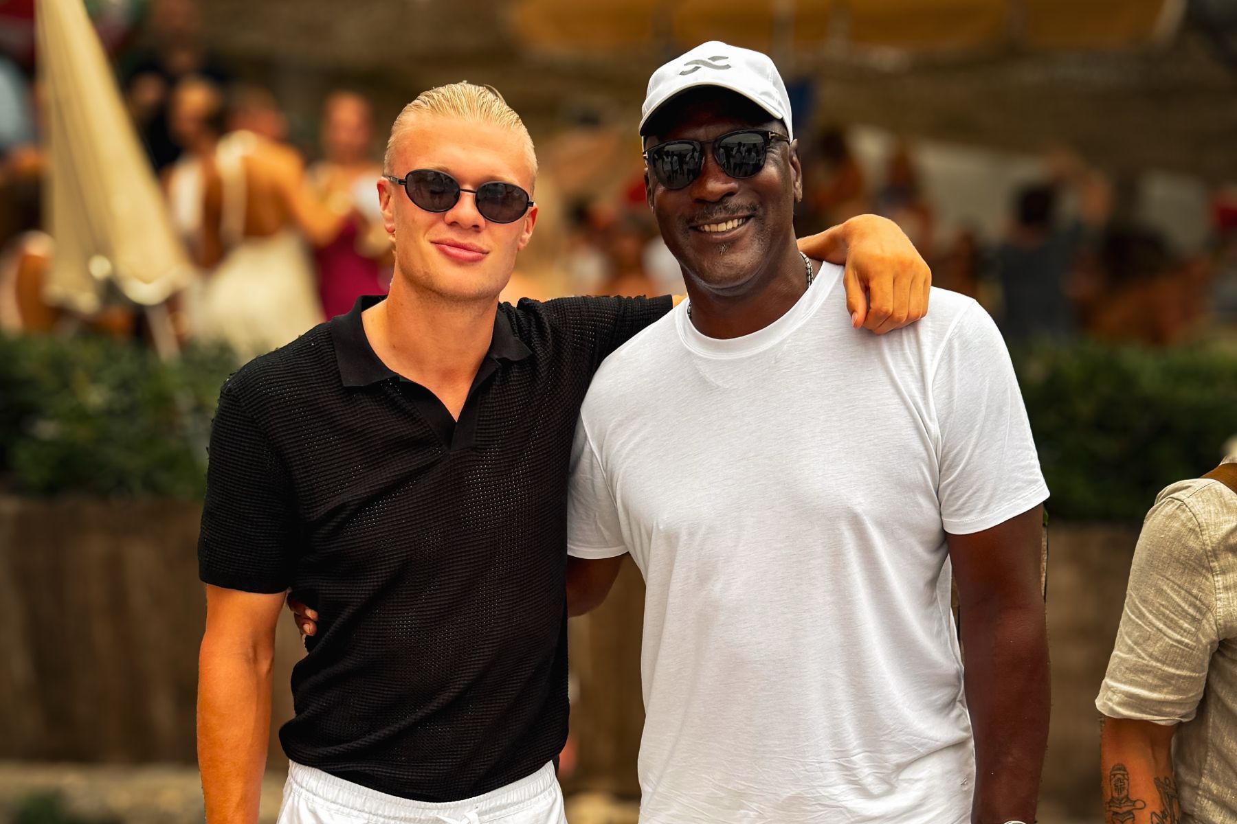 Algoz do Brasil na Copa, Haaland se encontra com Michael Jordan, lenda do basquete