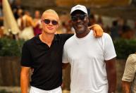 Algoz do Brasil na Copa, Haaland se encontra com Michael Jordan, lenda do basquete