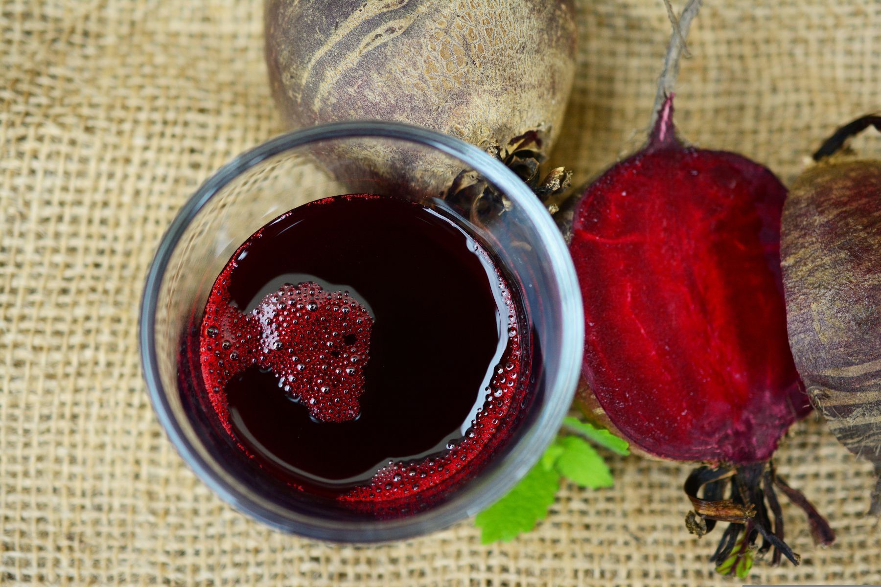 Suco de beterraba melhora vasos sanguíneos, mas não protege quem usa anabolizante
