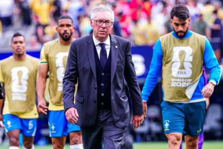Ancelotti deixando campo após eliminação do Brasil • Reprodução / Ancelotti