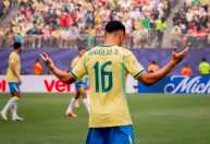Ex-Atlético, Douglas Santos vai às redes após eliminação na Copa do Mundo