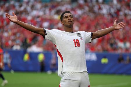 Bellingham comemora gol pela Inglaterra