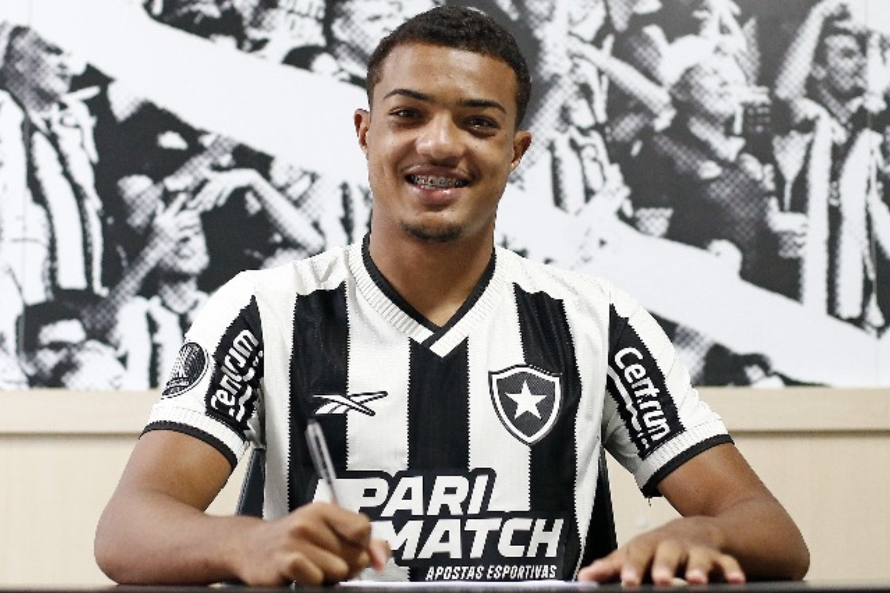 Emprestado pelo Botafogo, atacante projeta aprendizado com novo empréstimo