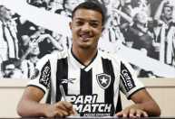 Emprestado pelo Botafogo, atacante projeta aprendizado com novo empréstimo