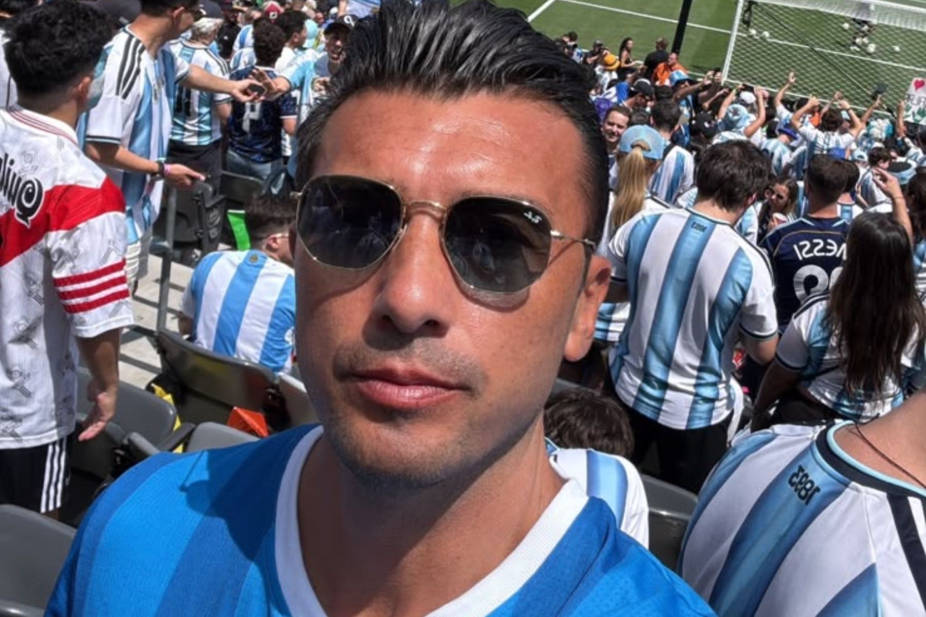 Ídolo do Atlético marca presença na final da Copa do Mundo no meio da torcida