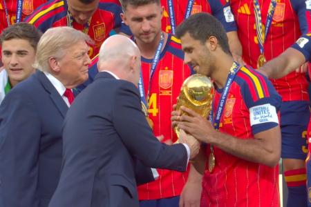 Donald Trump e Gianni Infantino na premiação