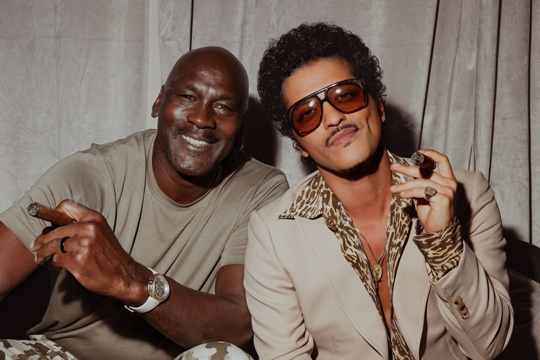 Michael Jordan curte show de Bruno Mars, que se rende: 'Goat'
