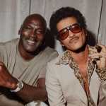 Michael Jordan curte show de Bruno Mars, que se rende: 'Goat'