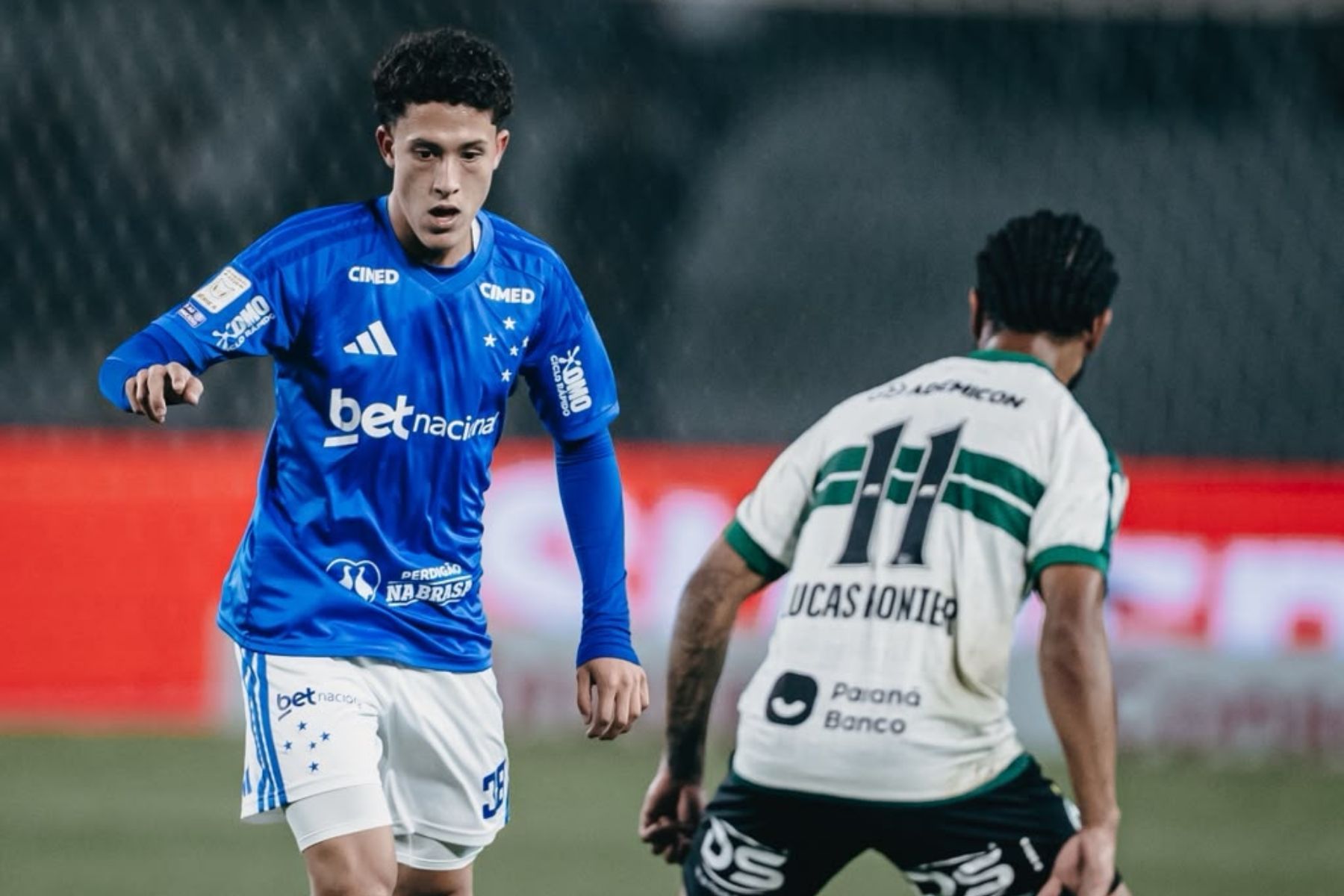 Joia de 17 anos faz estreia oficial pelo Cruzeiro contra o Coritiba; veja como foi