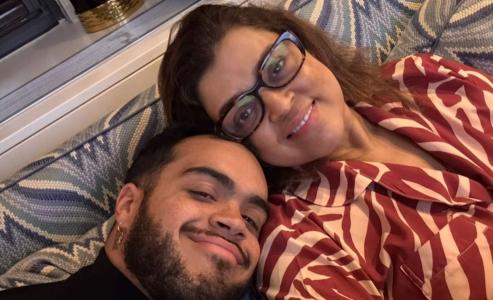 Fran Gil ao lado da mãe, Preta Gil