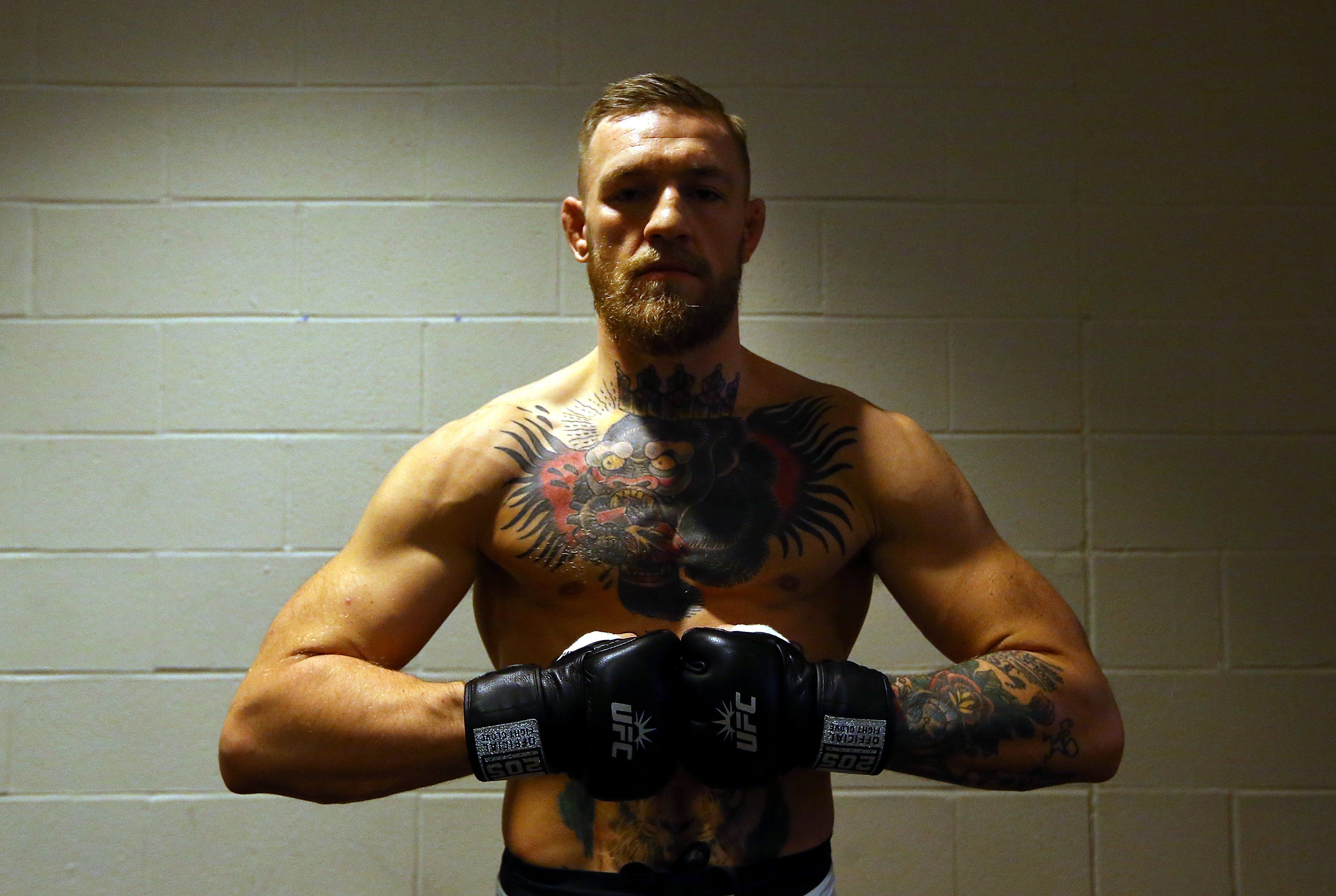 McGregor provoca Holloway e esquenta rivalidade para UFC 329: 'Meu filho'