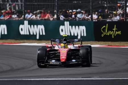 Lewis Hamilton, piloto da Ferrari, em ação no treino livre do GP da Grã-Bretanha de F1