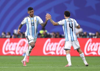 Jogadores da Argentina celebram gol sobre o Egito