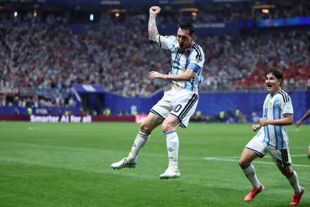 Lionel Messi, da Argentina, celebra gol sobre o Egito