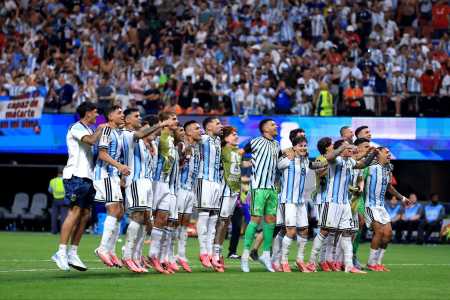 Jogadores da Argentina celebram classificação às quartas de final da Copa do Mundo