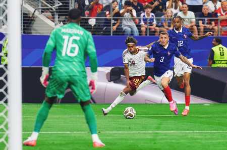 CazéTV bateu recorde de audiência no YouTube durante transmissão de duelo entre França e Espanha pela Copa do Mundo