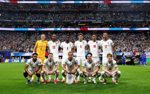 Jogadores da Inglaterra antes de duelo com a Argentina pela Copa do Mundo