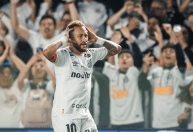 Neymar marca dois, mas Santos só empata com a Chapecoense pelo Brasileiro