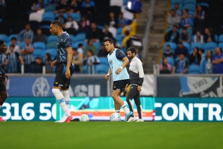 Marlon em aquecimento na Arena do Grêmio • Lucas Uebel/Grêmio
