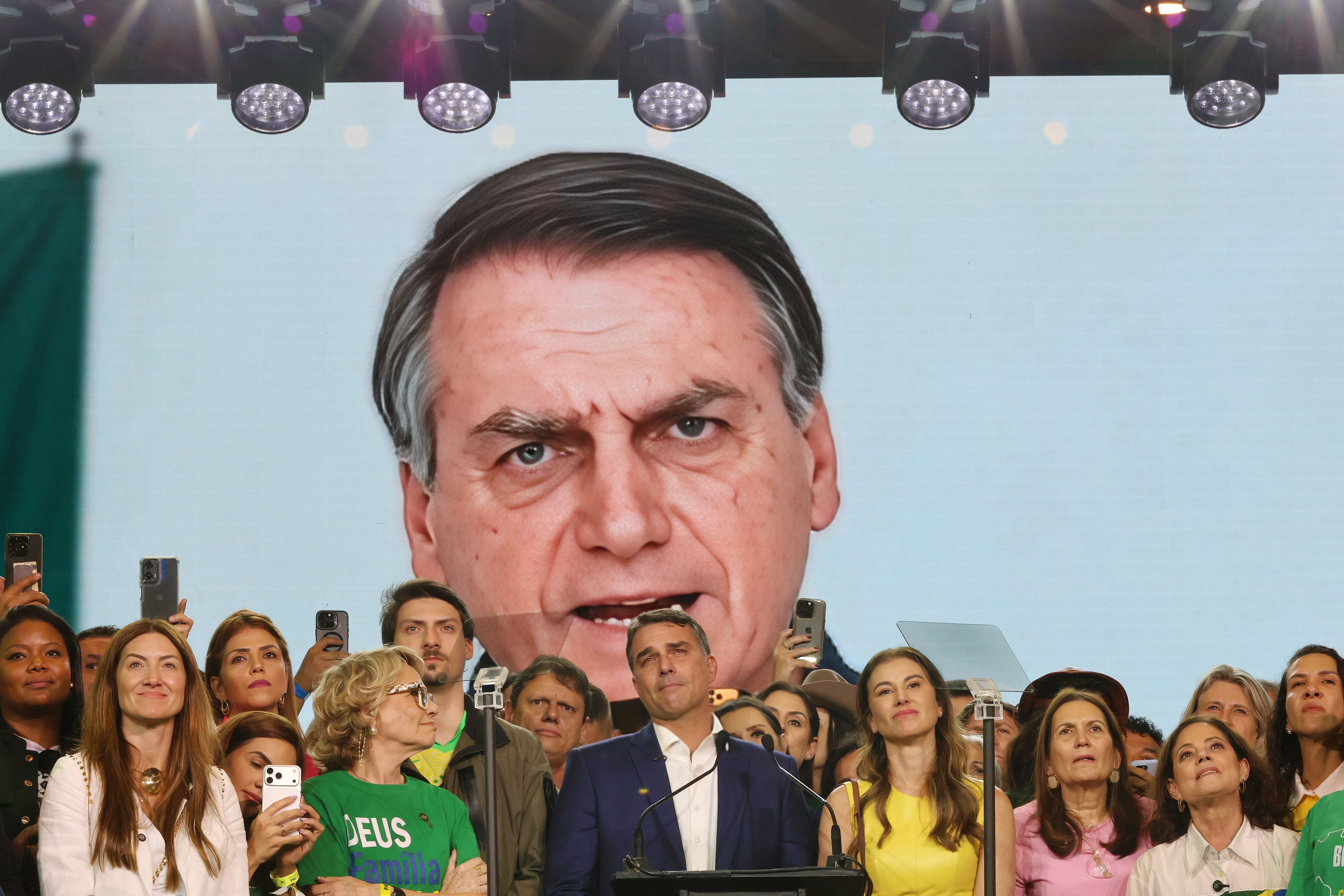 Flávio diz que Bolsonaro 'não sabia' de vídeo de IA exibido em convenção do PL