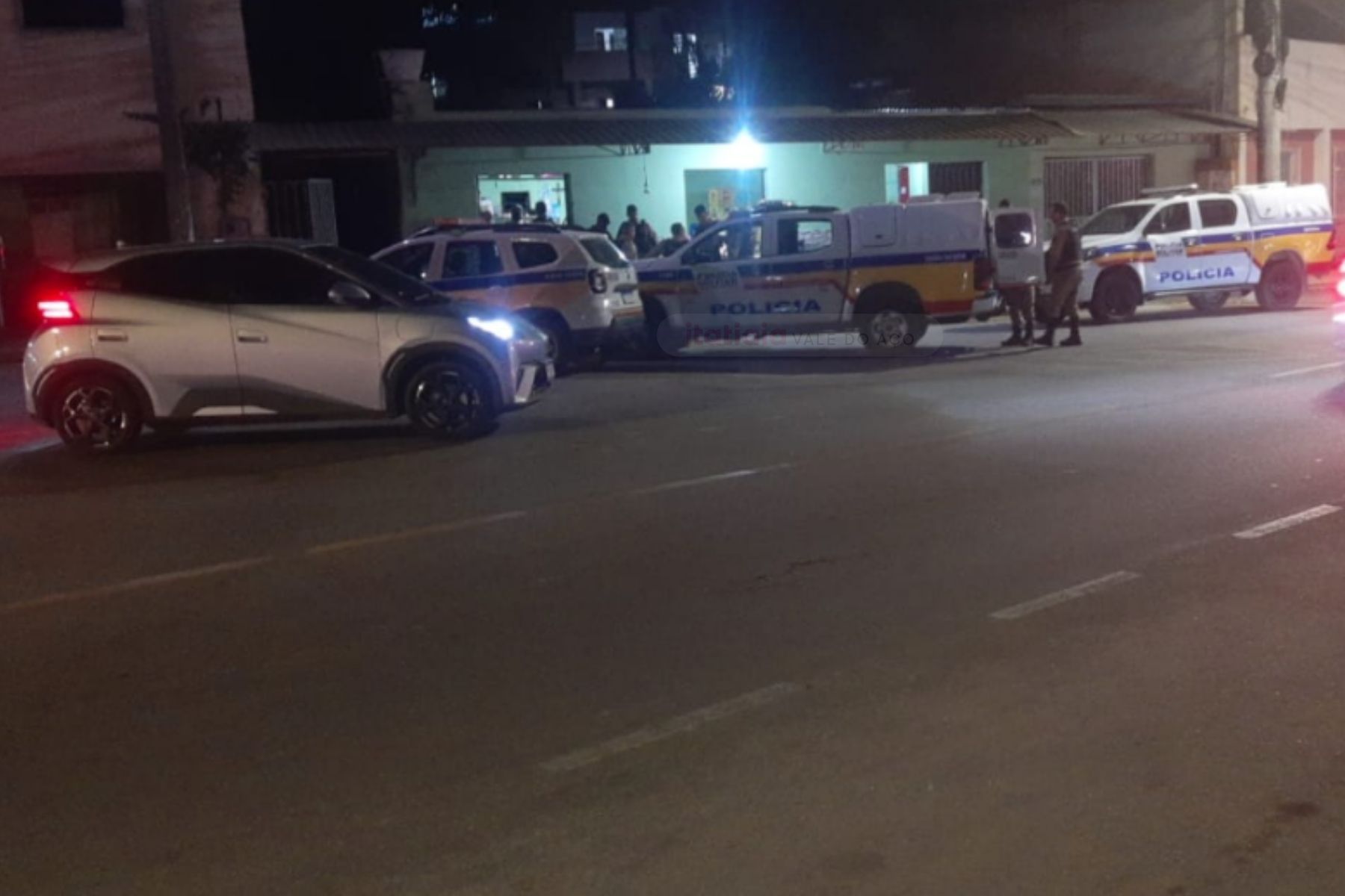 PM prende dois homens e apreende arma e munições em bar de Ipatinga