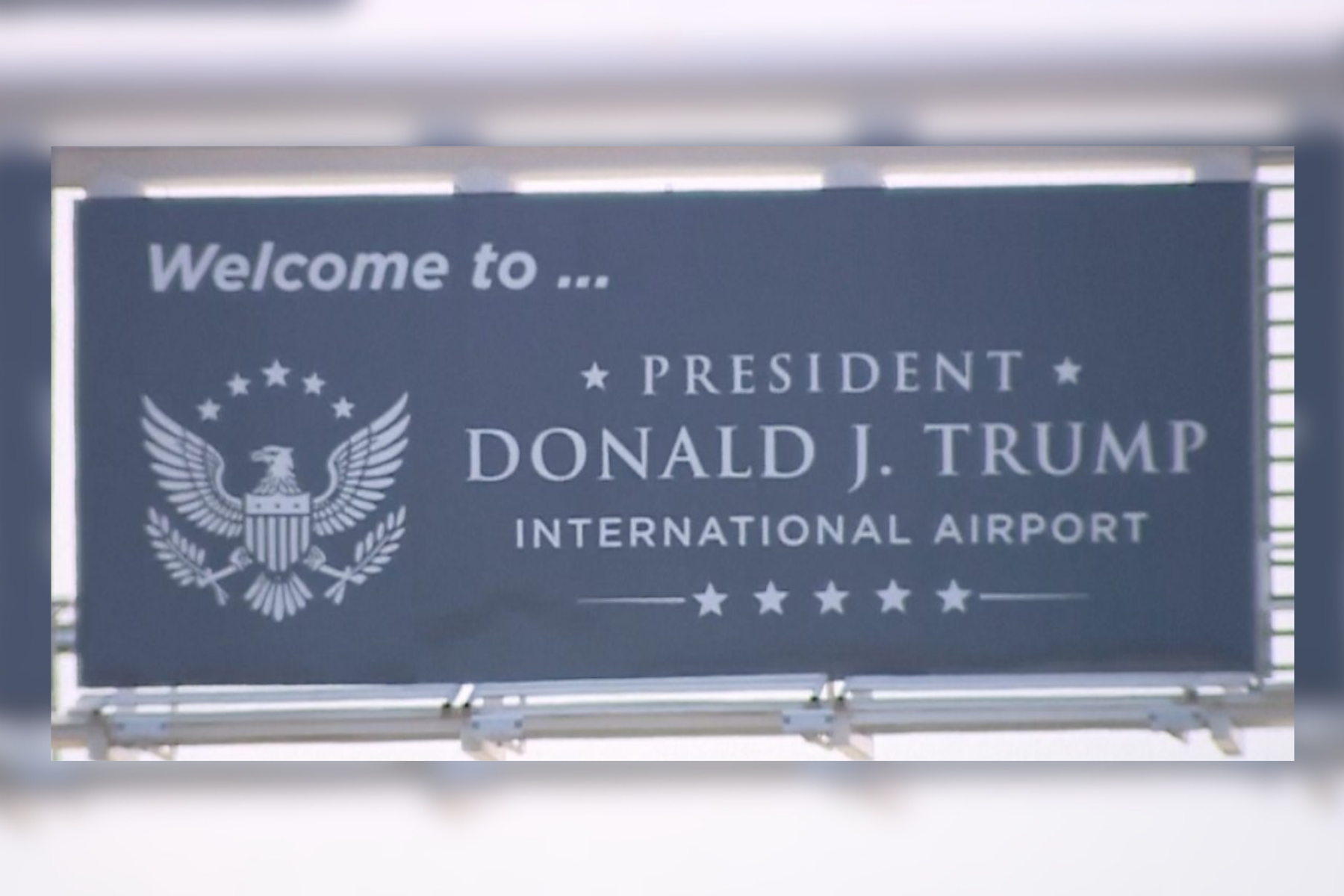 EUA: aeroporto de Palm Beach homenageia presidente e passa a se chamar 'Donald J. Trump'