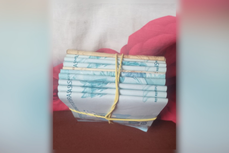 Suspeito agiu com outro homem. Eles foram localizados após fuga e foi apreendido foram apreendidos R$7,9 mil em espécie