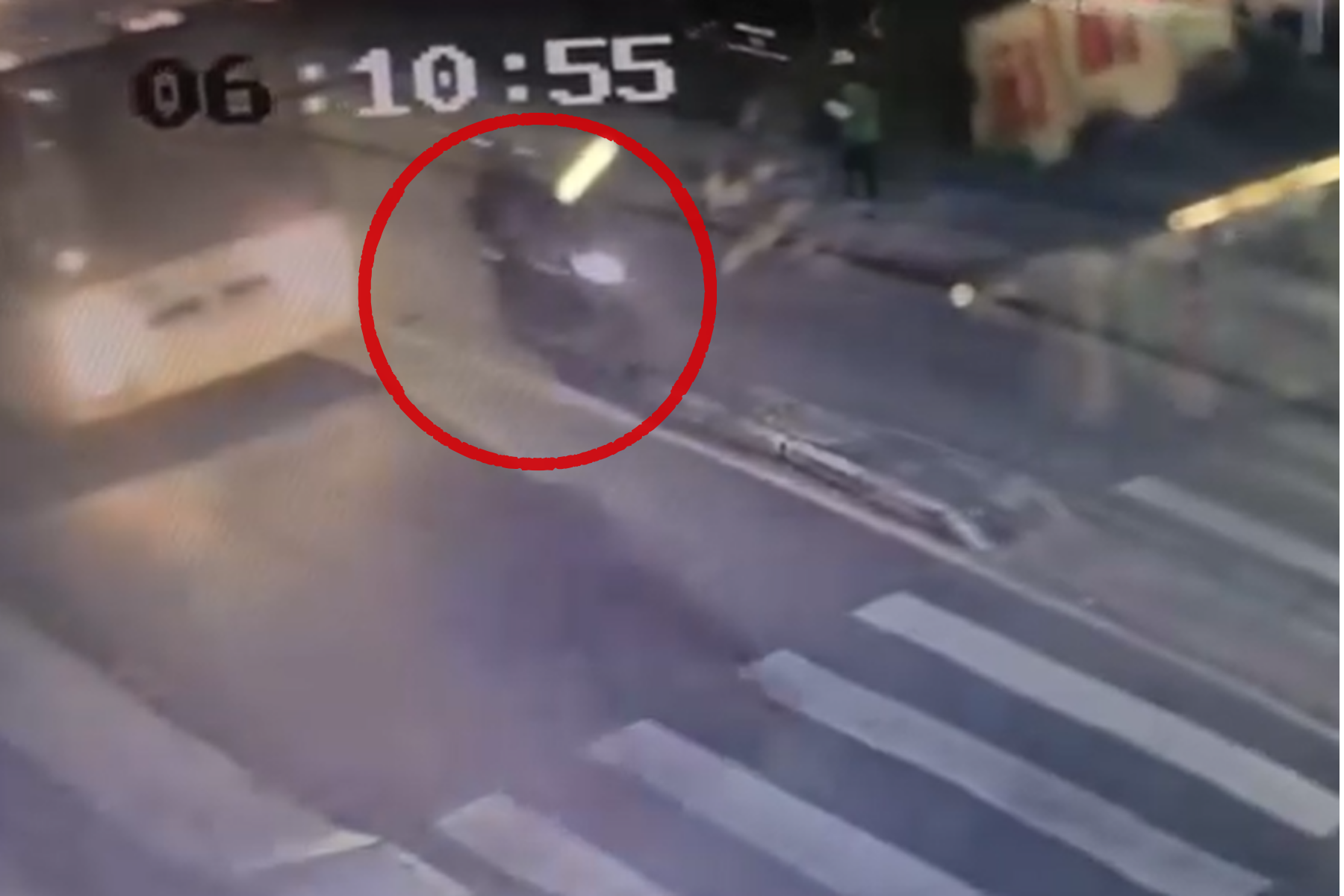 Novo vídeo mostra moto passando por ilha de travessia antes de acidente fatal em BH