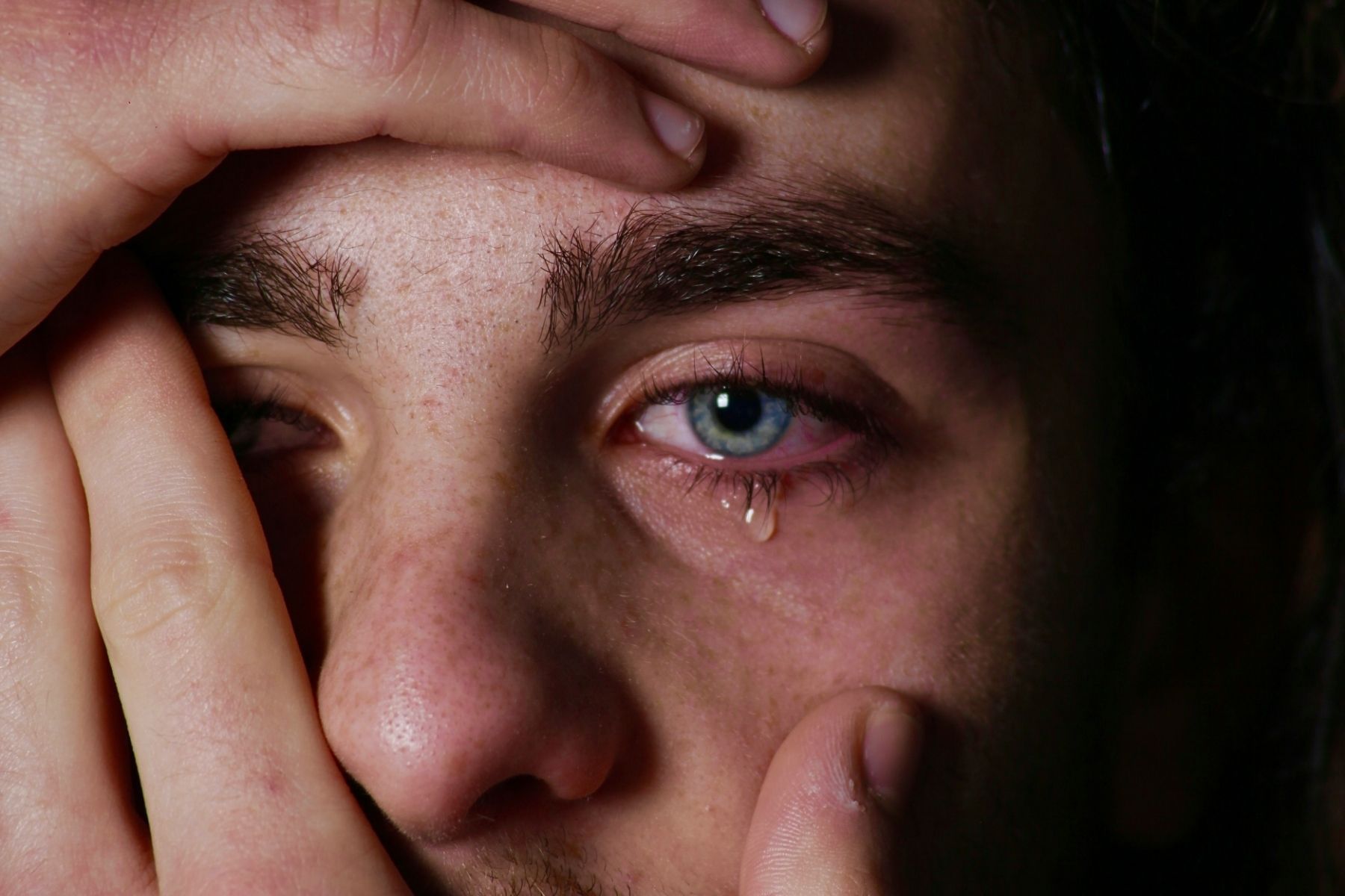 Psicólogos concordam: chorar em discussões não é fraqueza