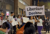 Fãs realizam ato em prol da liberdade da influenciadora Deolane Bezerra; vídeo