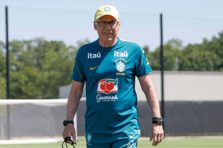 Técnico Carlo Ancelotti no comando do treino do Brasil durante a Copa do Mundo 2026