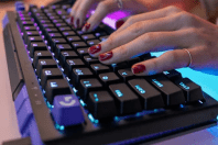 Logitech G lança teclado gamer G512 X no Brasil; veja preços