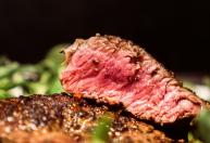 Não é picanha, nem filé-mignon: a carne mais saborosa para fazer churrasco, segundo açougueiros