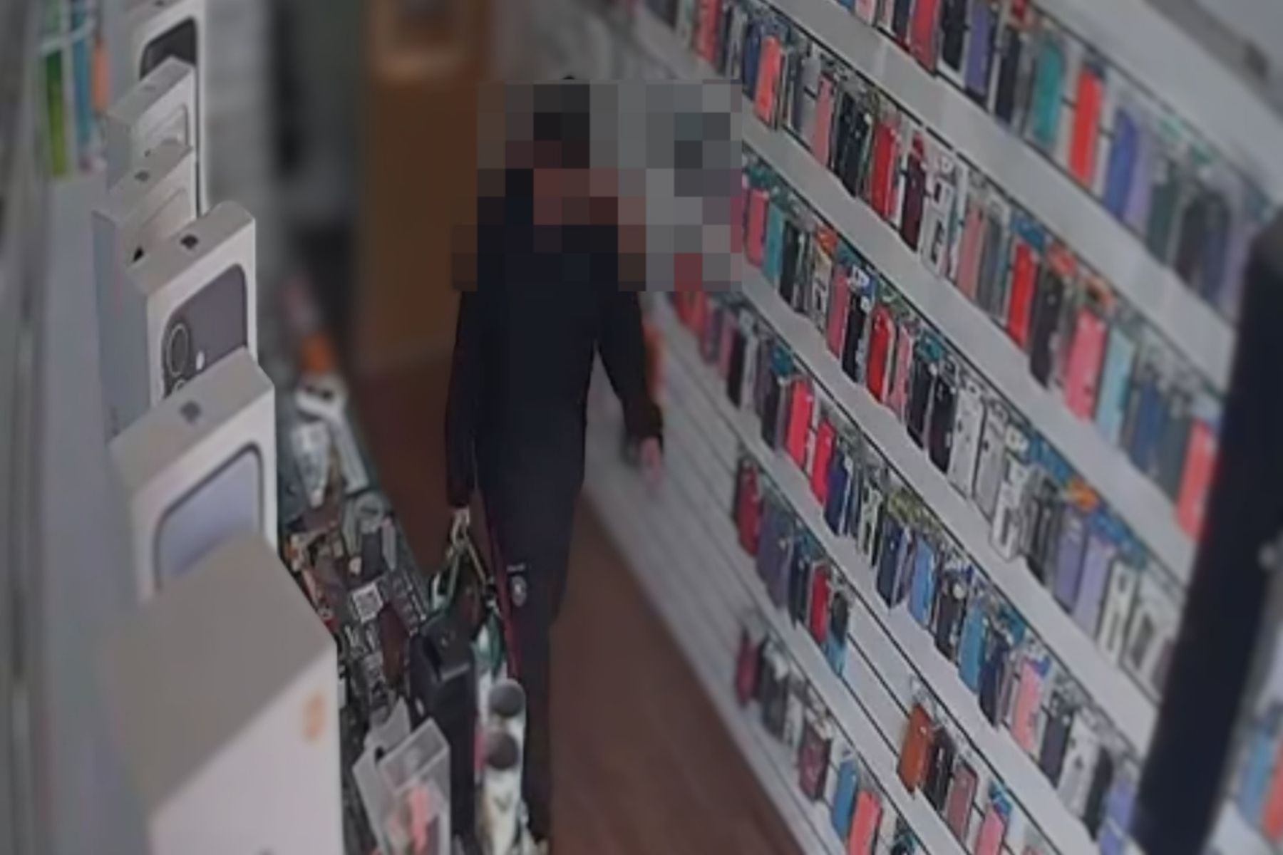 Assalto a loja de celulares em BH termina com prejuízo de mais de R$ 19 mil; veja vídeo