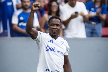 Luis Sinisterra comemora gol pelo Cruzeiro • Gustavo Aleixo/Cruzeiro