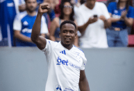 Sinisterra reage a gol e faz ressalva após derrota do Cruzeiro: 'Temos que melhorar'