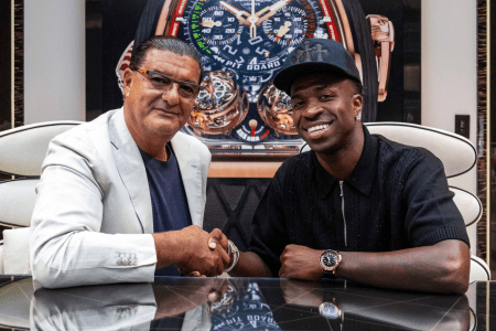 Neymar ao lado de Jacob Arabo, vendedor de relógios