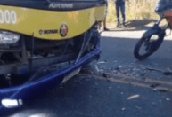 Batida entre ônibus e carro deixa duas pessoas gravemente feridas na BR-381, na Grande BH