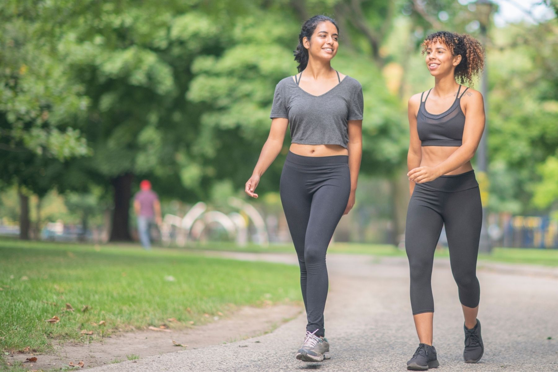 Caminhadas de 5 dias por semana podem queimar até 78.000 calorias anuais, dizem treinadores