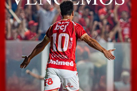 Marquinhos Gabriel comemora gol pelo Vila Nova sobre o São Bernardo em jogo da Série B do Campeonato Brasileiro