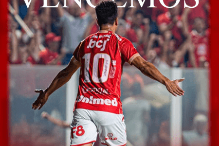 Marquinhos Gabriel comemora gol pelo Vila Nova sobre o São Bernardo em jogo da Série B do Campeonato Brasileiro